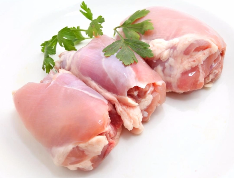 protein in boneless chicken thigh