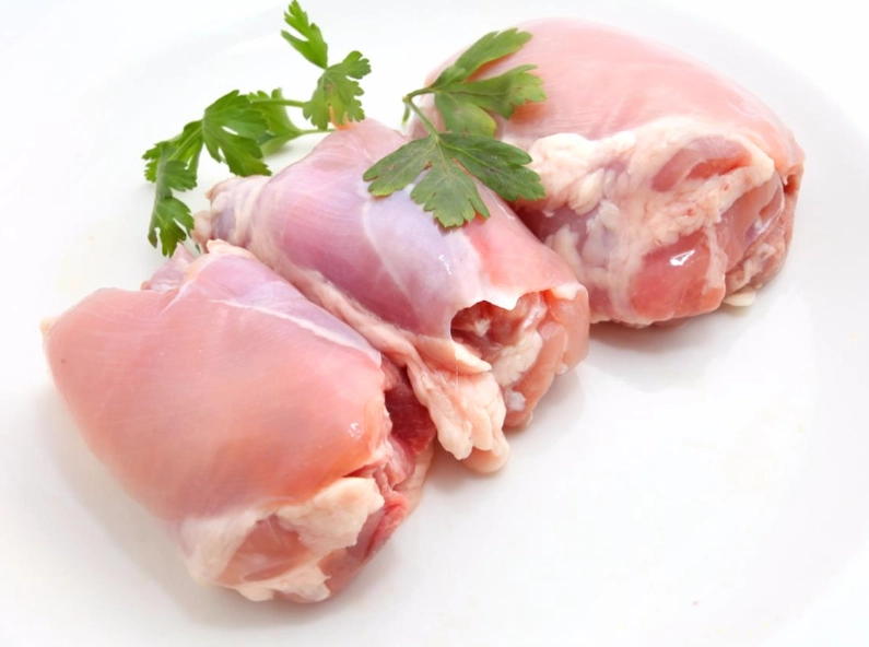 chicken thigh calories cooked