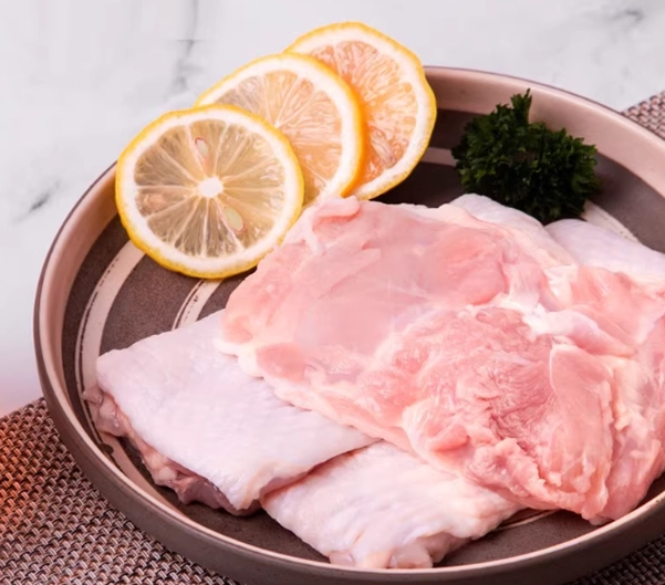 chicken thigh vs breast nutrition