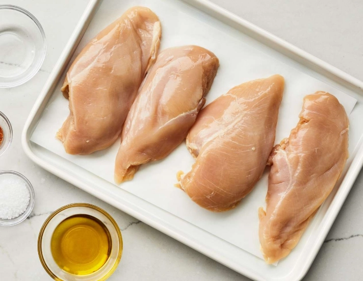 chicken thighs vs breast nutrition