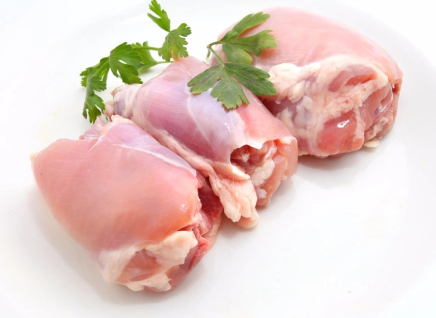 chicken thigh vs breast calories