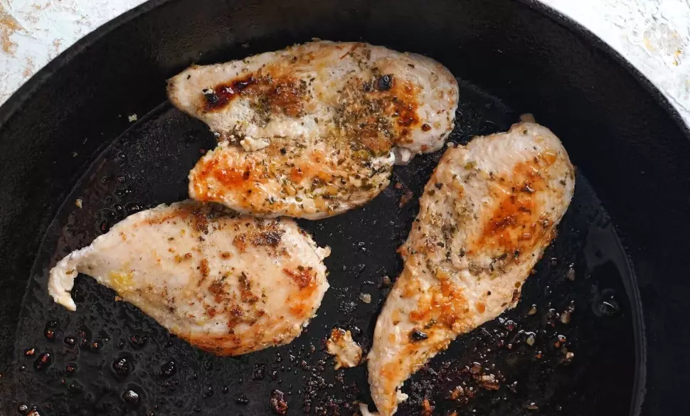 best oil temperature for frying chicken